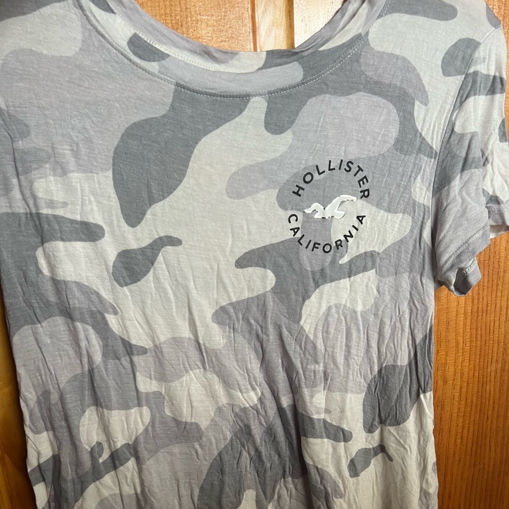 Super Cute Hollister T-Shirt